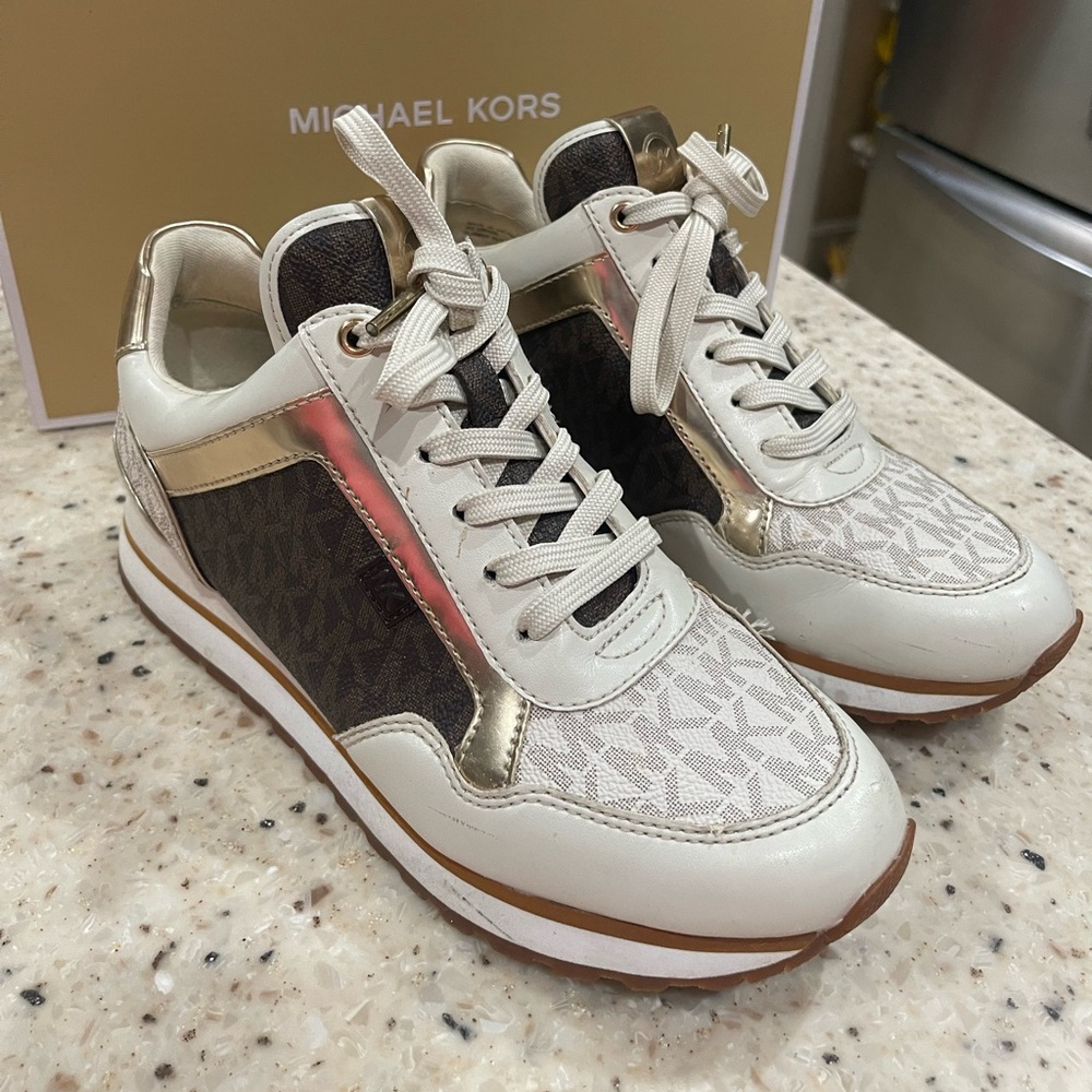 MK WOMEN SHOES SIZE 7